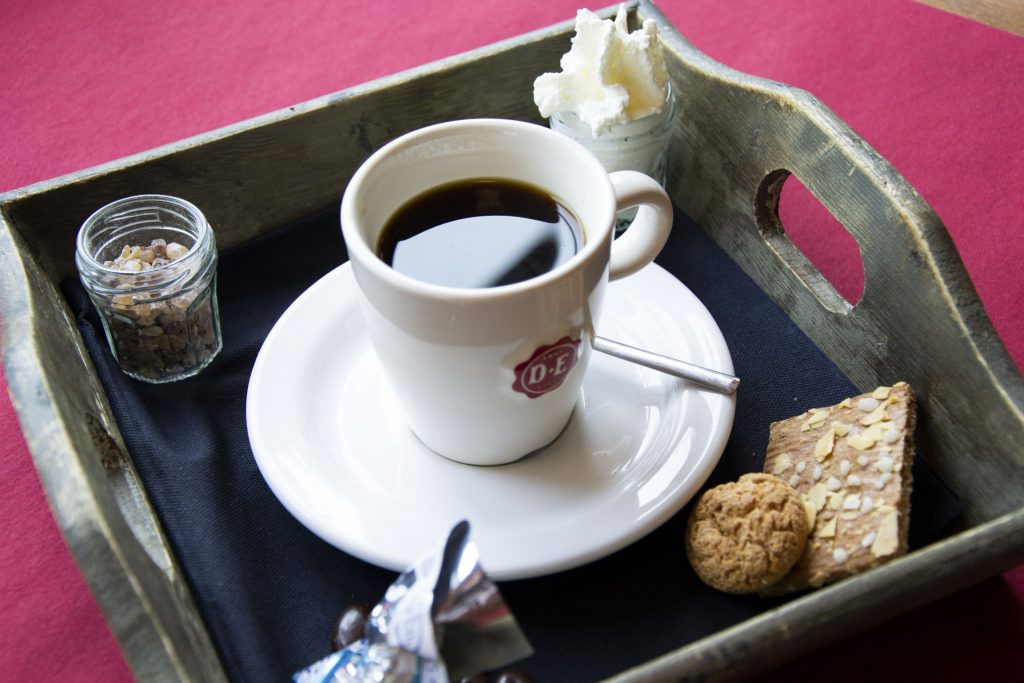 Geniet van een heerlijke, verse kop koffie bij AnyTyme Snack & Dine de Woage in Halle!